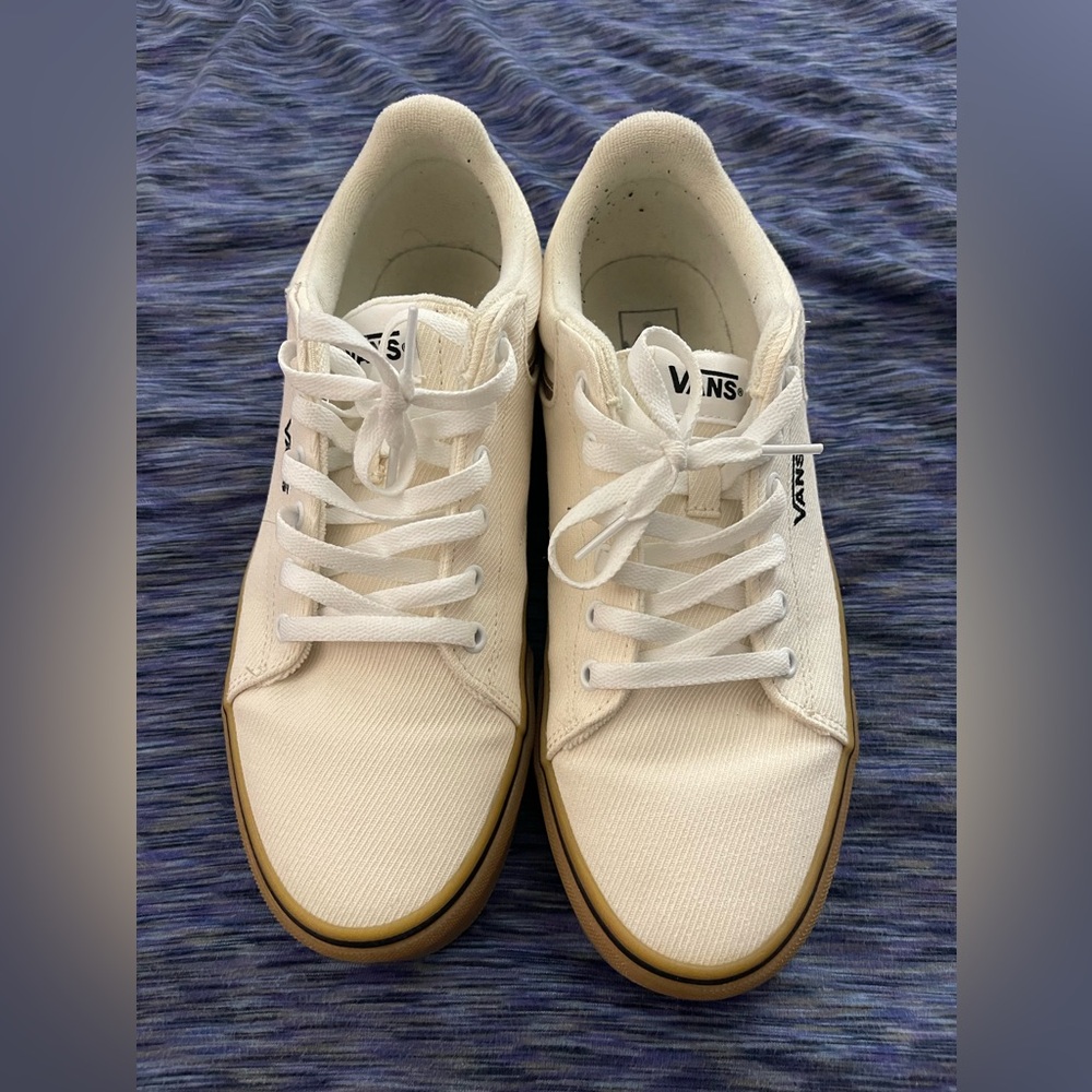Van’s Chukka Low Men’s Size 10, worn once, brand new condition, ivory/off white